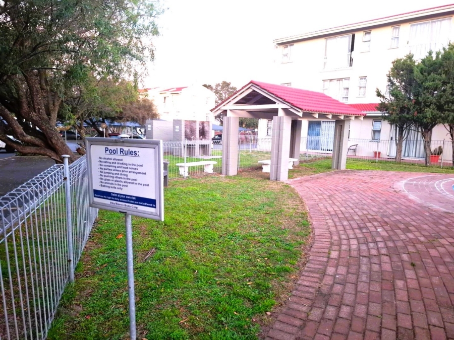 2 Bedroom Property for Sale in Oakglen Western Cape